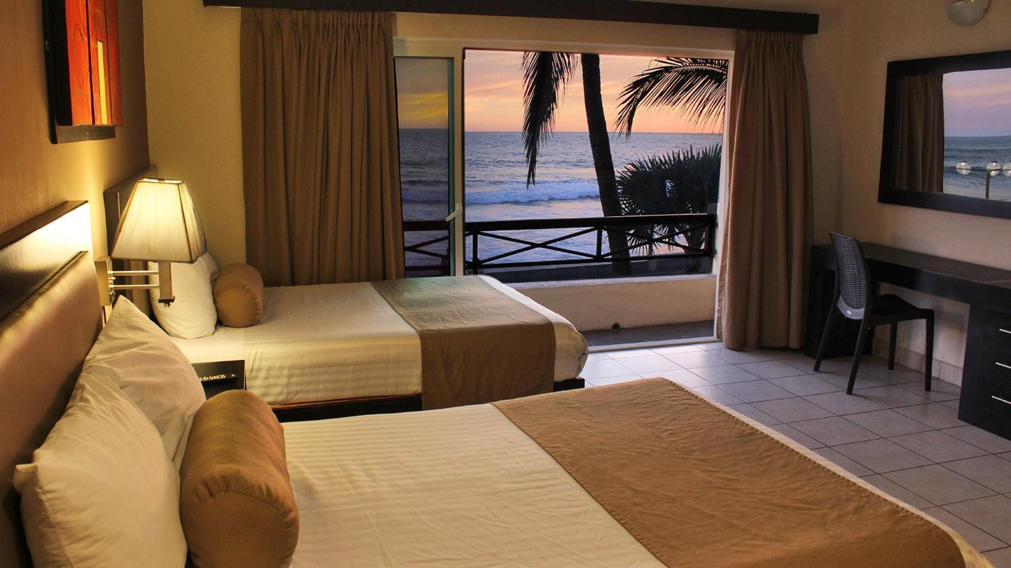 Hotel La Siesta Malecon Мазатлан Екстер'єр фото