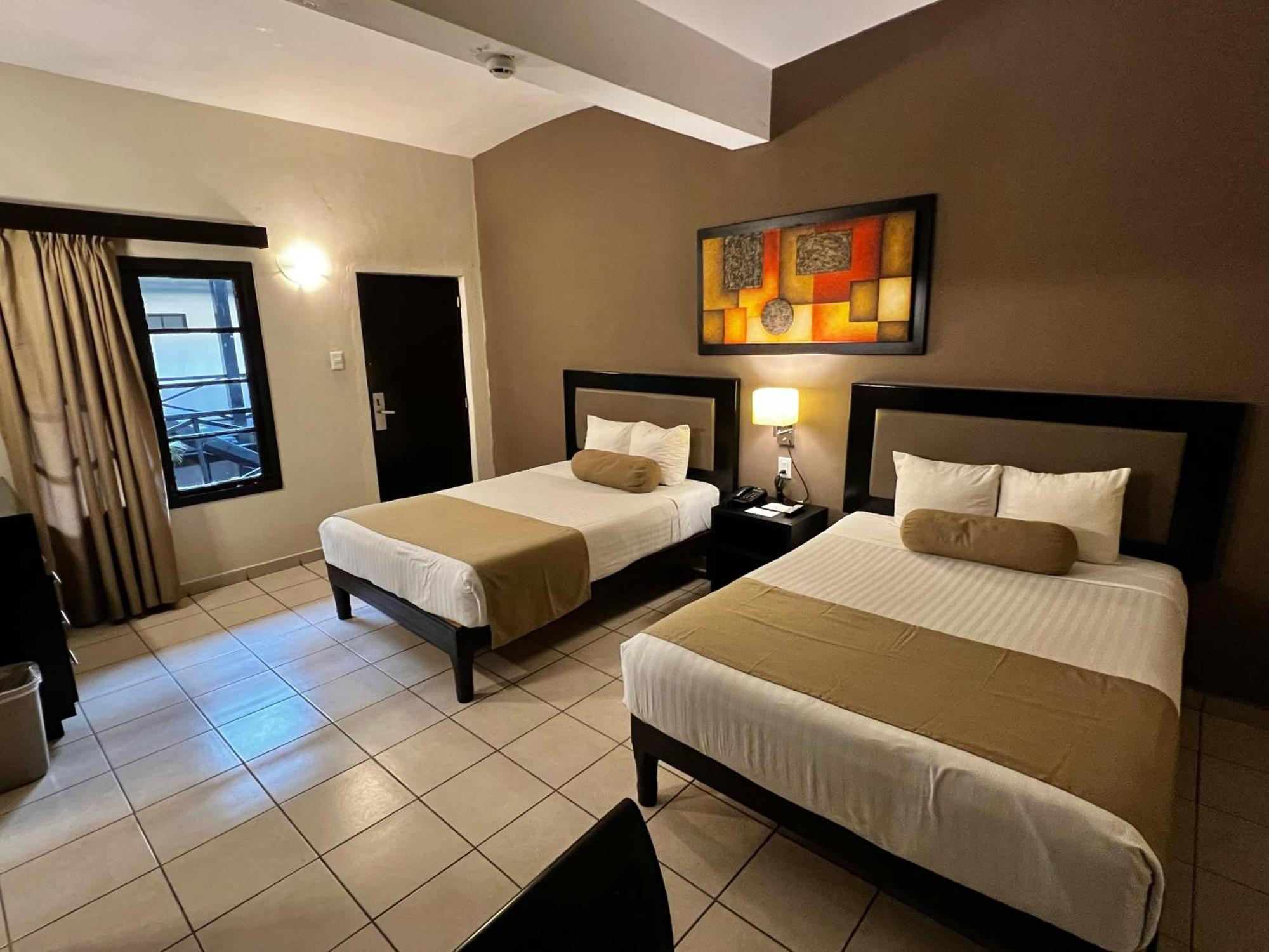 Hotel La Siesta Malecon Мазатлан Номер фото