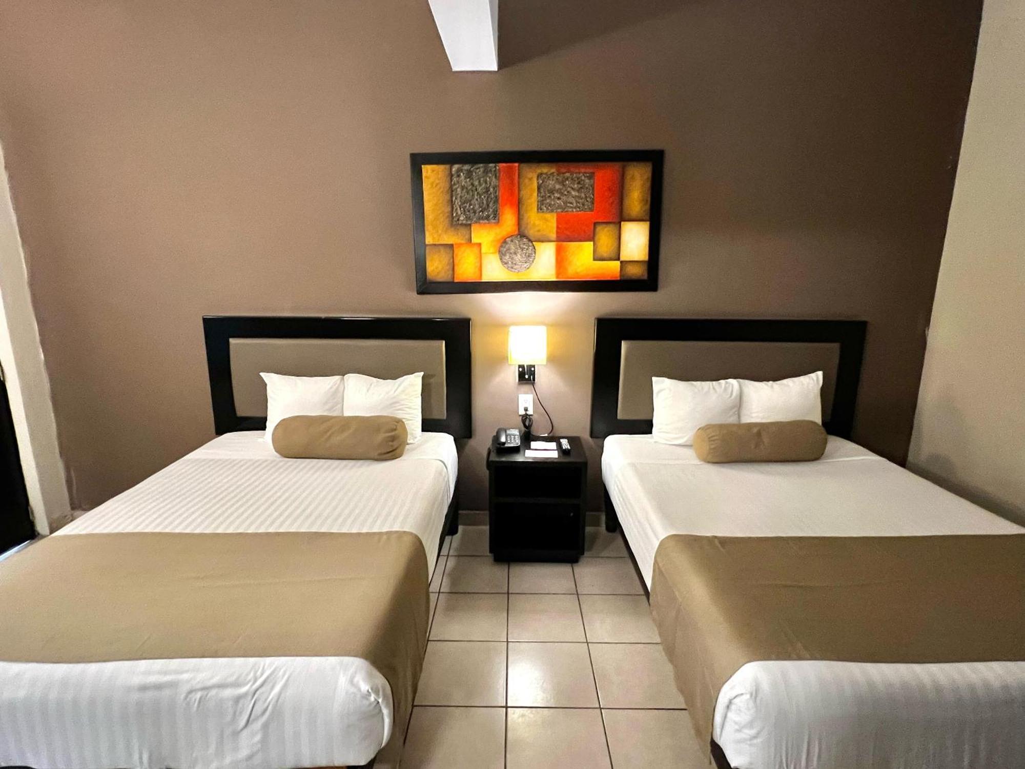 Hotel La Siesta Malecon Мазатлан Номер фото