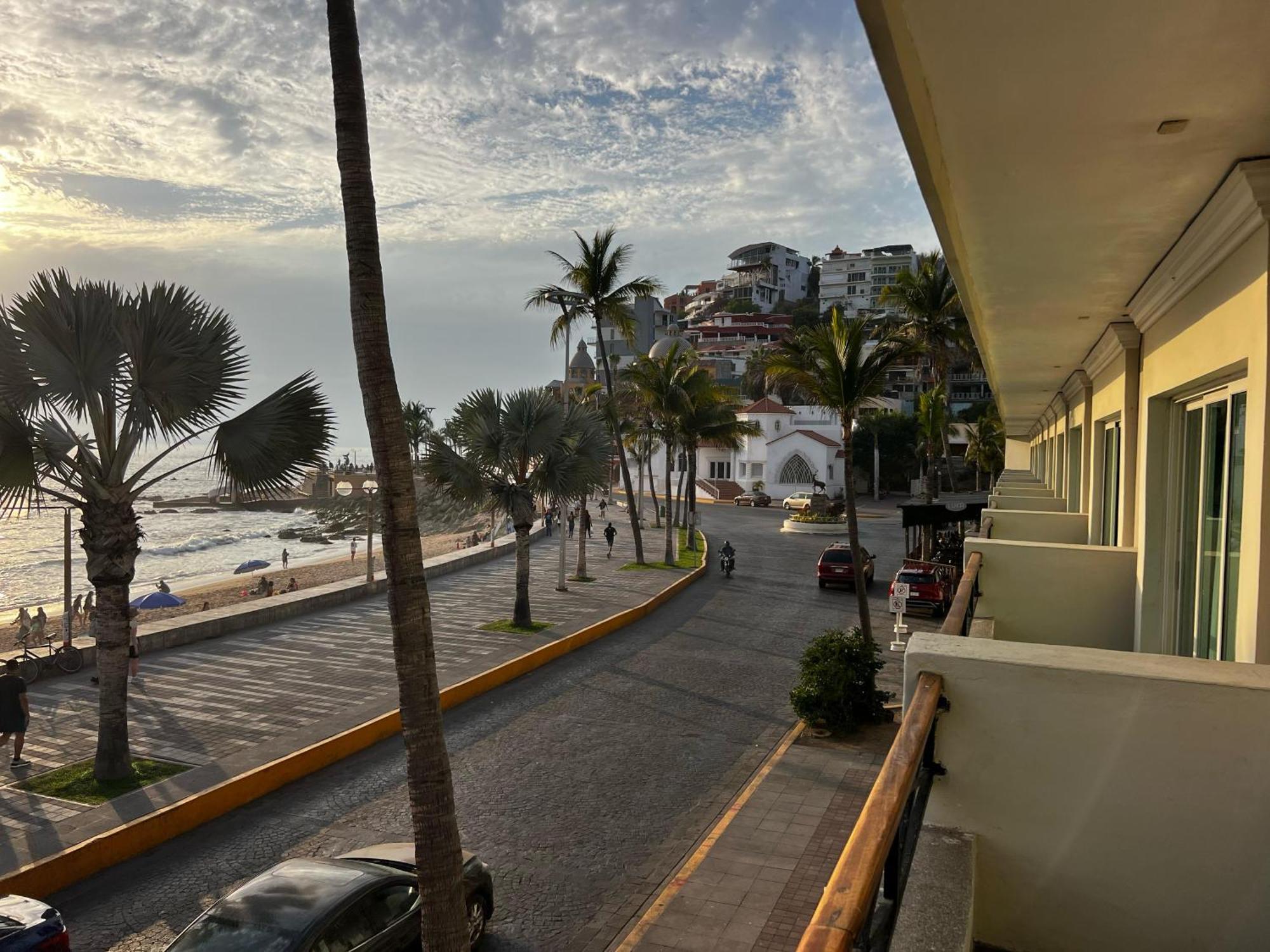 Hotel La Siesta Malecon Мазатлан Номер фото