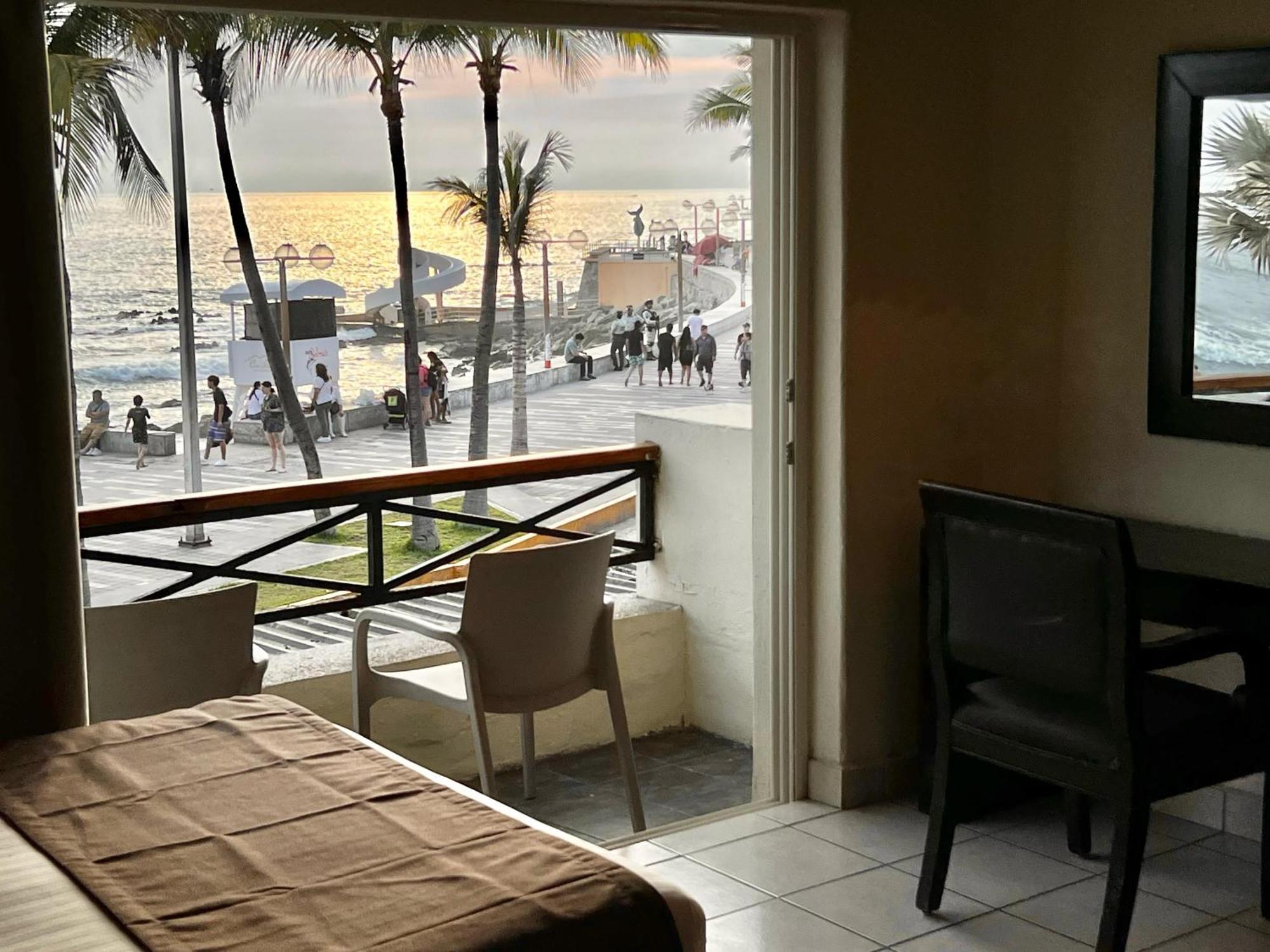 Hotel La Siesta Malecon Мазатлан Номер фото