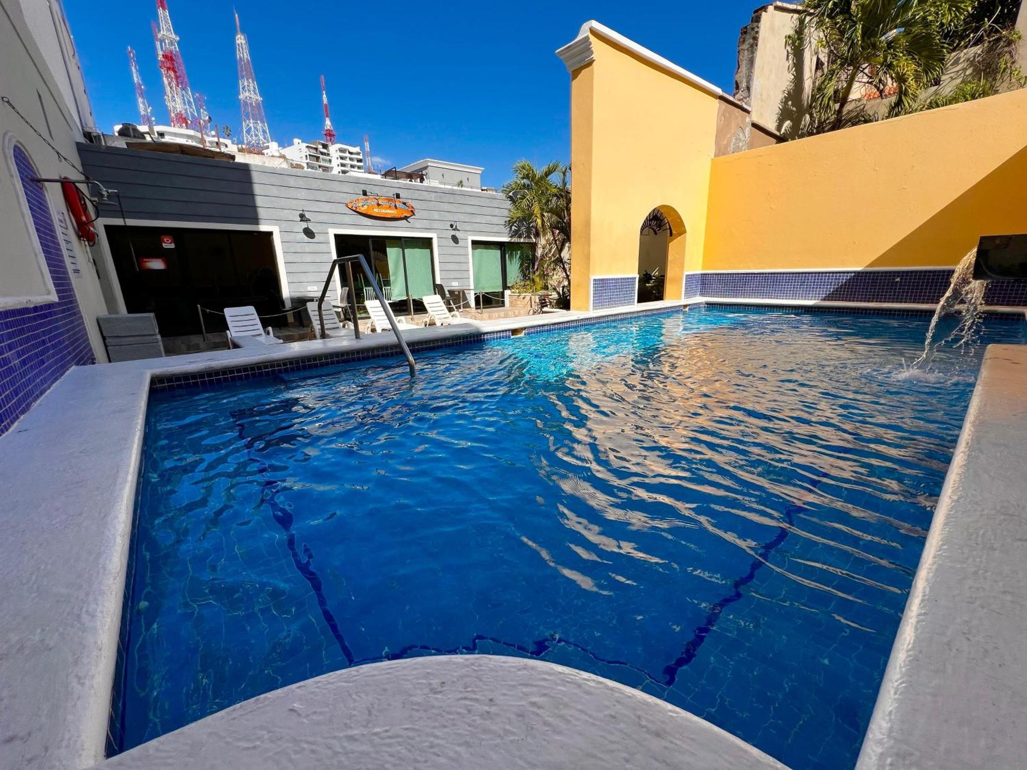Hotel La Siesta Malecon Мазатлан Екстер'єр фото