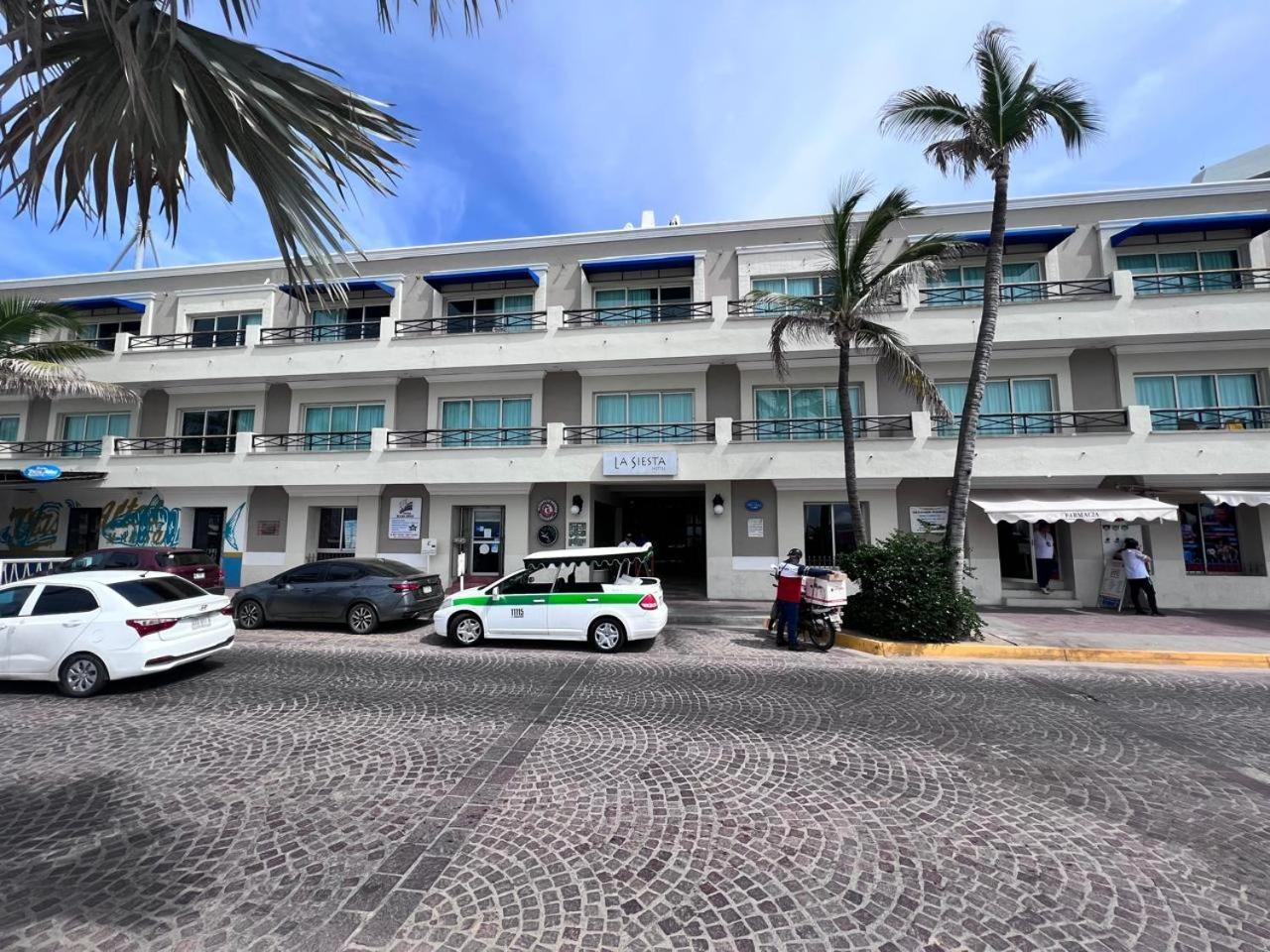 Hotel La Siesta Malecon Мазатлан Екстер'єр фото